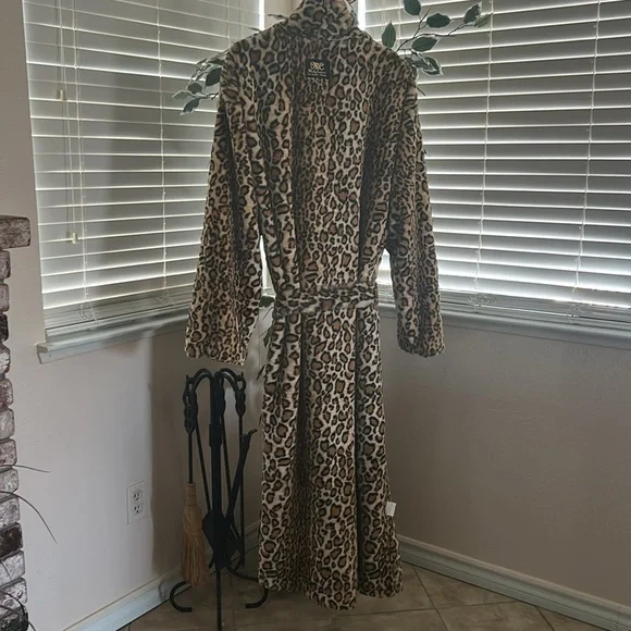 NWB Minky Couture Luxurious And Soft Leopard Print Robe - Picture 6 of 13